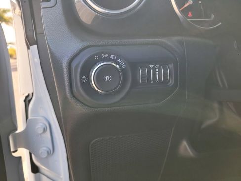 Used 2022 Jeep Wrangler Unlimited Sahara AWD/4WD image 26