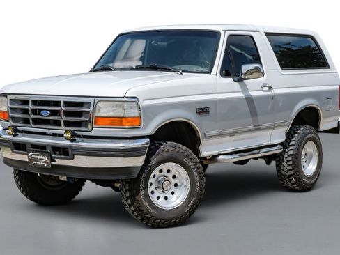 Used 1996 Ford Bronco XLT AWD/4WD image 4