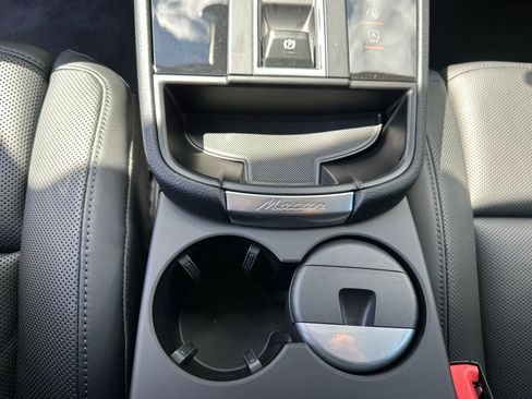 Certified 2025 Porsche Macan image 22