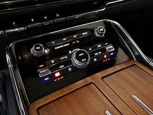 Used 2023 Lincoln Navigator L Black Label image 8