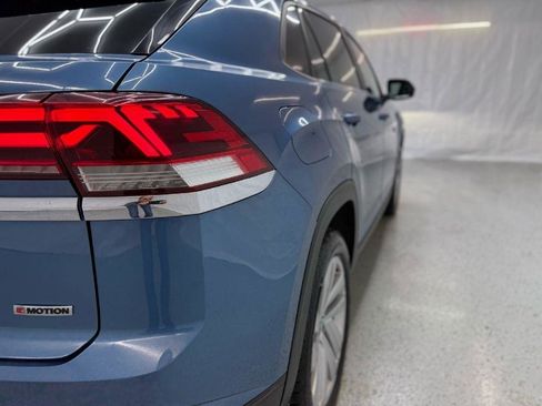 Used 2020 Volkswagen Atlas Cross Sport SE image 38