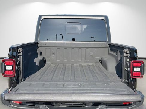 Used 2020 Jeep Gladiator Overland AWD/4WD image 12