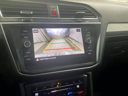 Used 2023 Volkswagen Tiguan SE image 19