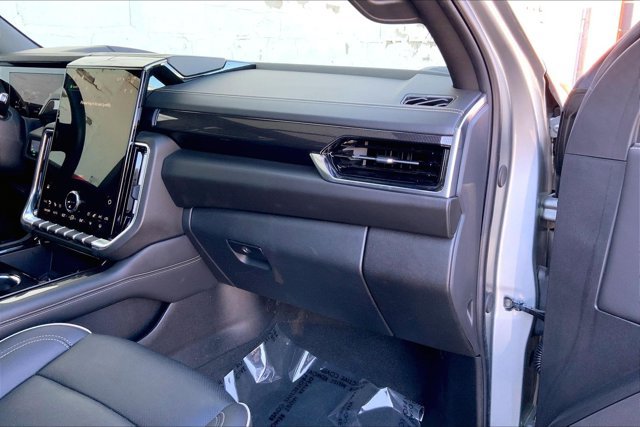 Used 2025 GMC Yukon Elevation w/ Technology Package AWD/4WD image 16