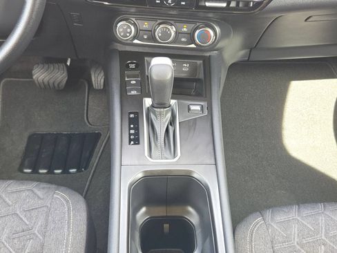 Used 2025 Nissan Kicks SV FWD image 18