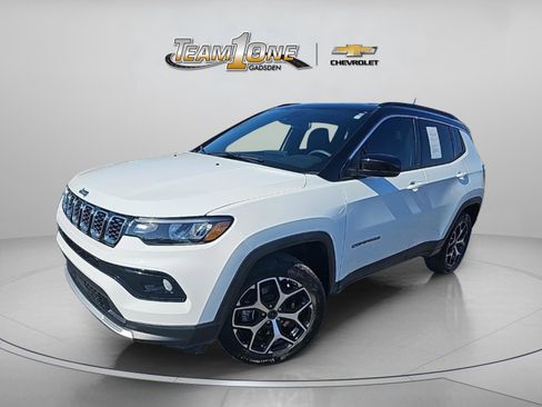 Used 2025 Jeep Compass Limited image 4