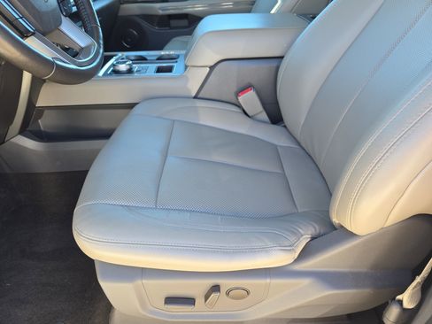 Used 2021 Ford Expedition XLT RWD image 28