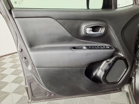 Used 2020 Jeep Renegade Altitude image 16