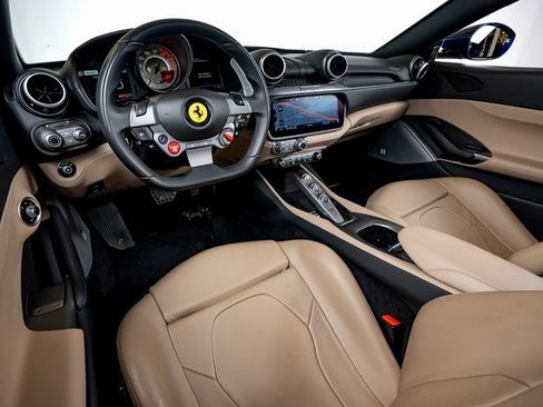 Used 2019 Ferrari Portofino image 27
