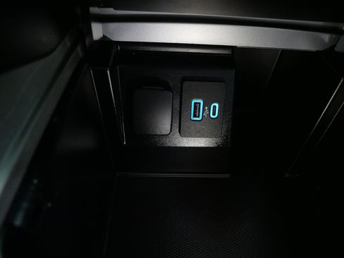 Used 2020 Ford Explorer Platinum w/ Premium Technology Package image 31