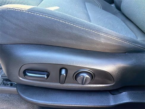 Used 2020 Chevrolet Traverse LT image 17