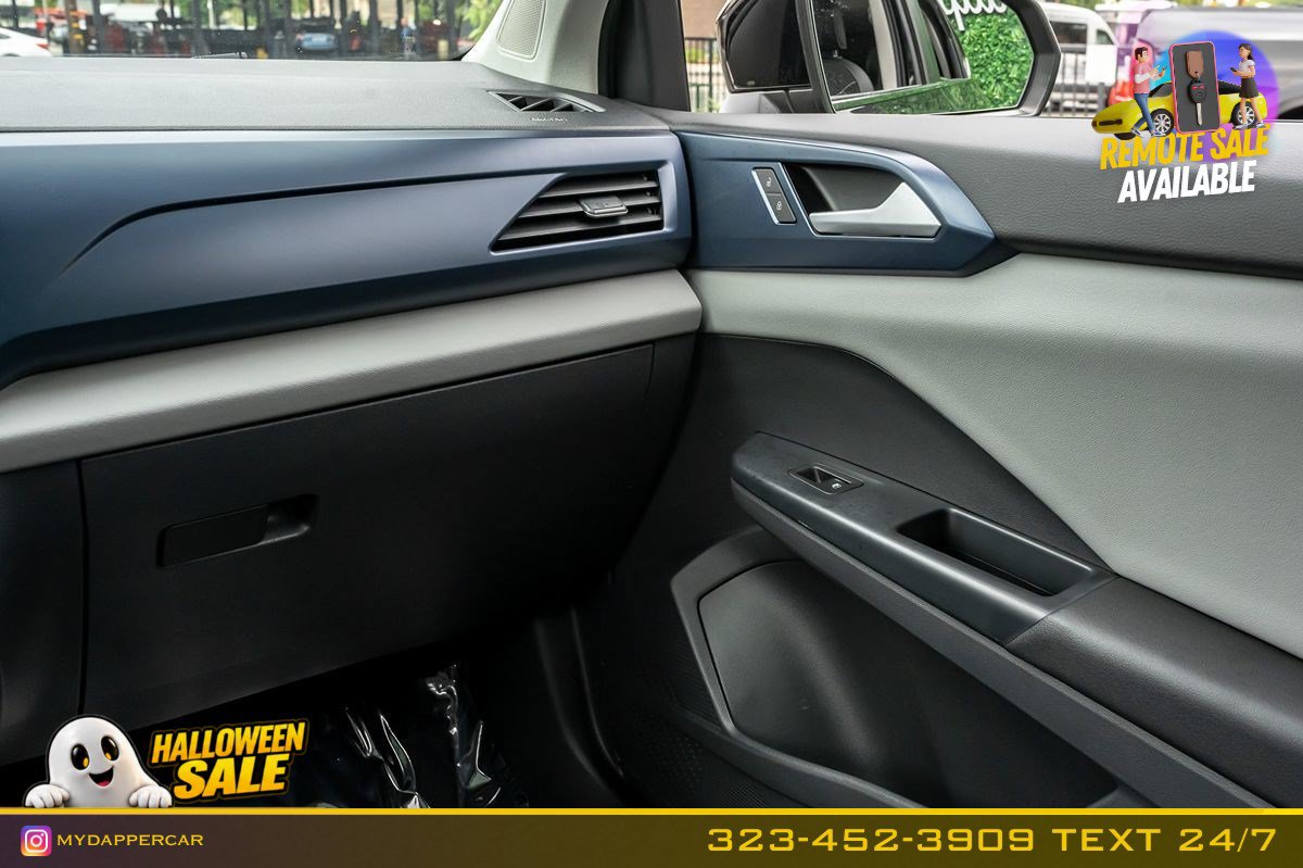 Used 2023 Volkswagen Taos SE w/ Panoramic Sunroof Package FWD image 22