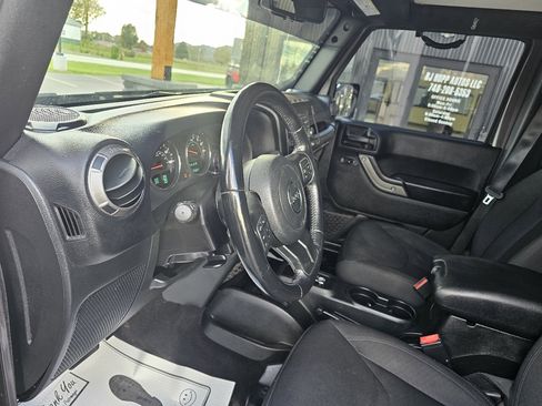 Used 2018 Jeep Wrangler Unlimited Sport image 9