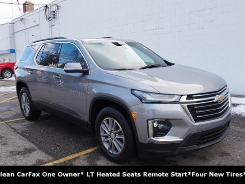 Used 2023 Chevrolet Traverse LT image 2