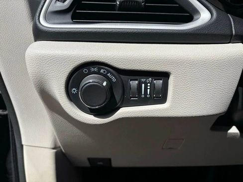 Used 2023 Chrysler Voyager LX FWD image 11