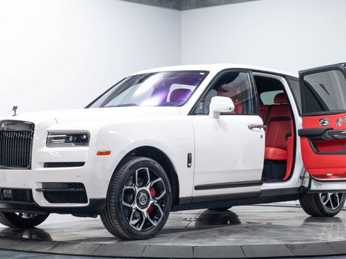 Used 2021 Rolls-Royce Cullinan Black Badge AWD/4WD image 2