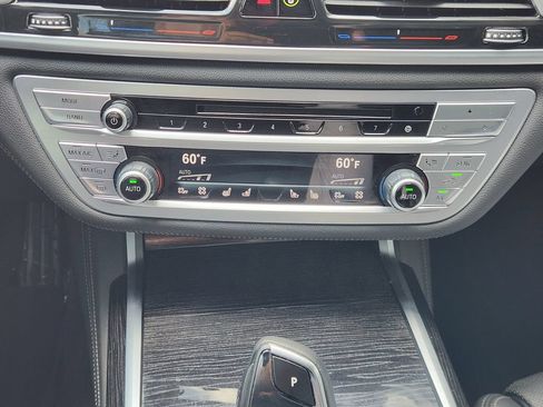 Used 2019 BMW 750i w/ M Sport Package RWD image 18