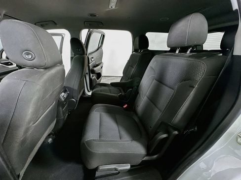 Used 2023 GMC Acadia SLE FWD image 15
