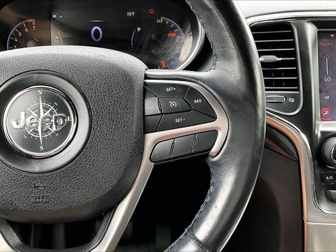 Used 2018 Jeep Grand Cherokee Altitude AWD/4WD image 25