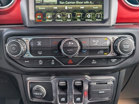 Used 2022 Jeep Wrangler Rubicon image 29