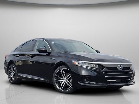 Used 2022 Honda Accord Touring image 2