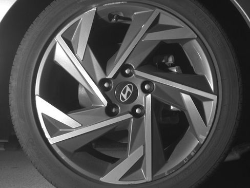 Used 2025 Hyundai Elantra Limited image 13