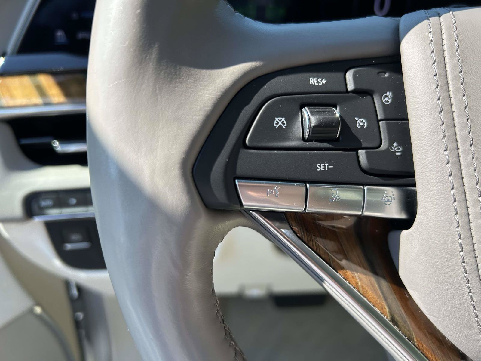 Certified 2023 Cadillac Escalade Sport Platinum w/ LPO, ONYX Package AWD/4WD image 25