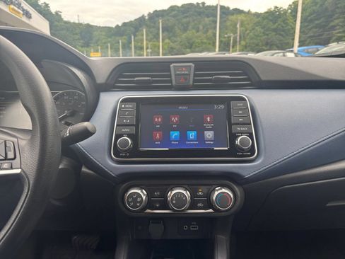 Used 2025 Nissan Versa SV FWD image 17
