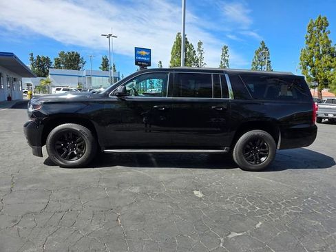 Used 2016 Chevrolet Suburban LT image 4
