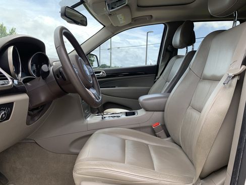 Used 2013 Jeep Grand Cherokee Laredo RWD image 16