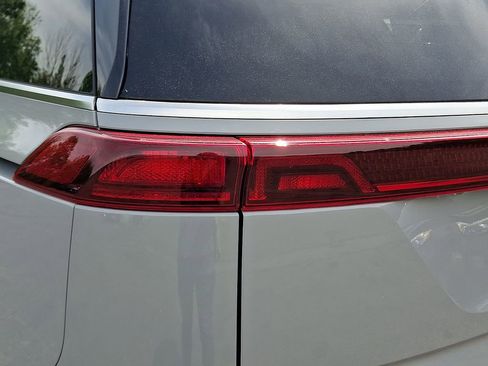Certified 2024 Kia Carnival SX FWD image 10