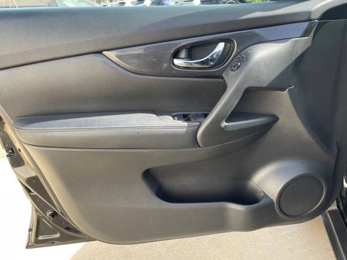 Used 2018 Nissan Rogue S FWD image 17