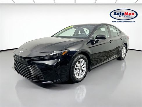 Used 2025 Toyota Camry LE image 4