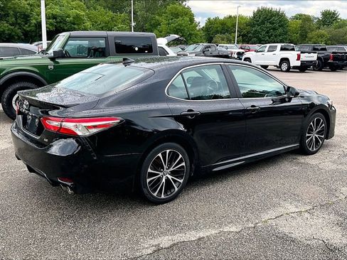 Used 2020 Toyota Camry SE FWD image 6