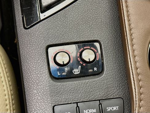 Used 2018 Toyota Avalon XLE Premium w/ Carpet Mat Package FWD image 22