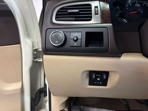 Used 2014 GMC Yukon XL Denali AWD/4WD image 11