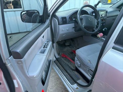 Used 2009 Kia Sorento LX image 9