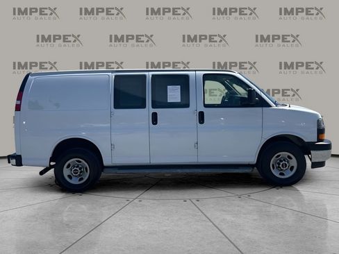 Used 2023 GMC Savana 2500 w/ Driver Convenience Package image 6