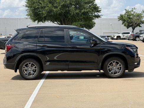 Used 2024 Honda Passport TrailSport image 3