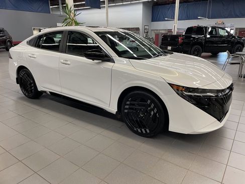 New 2026 Nissan Sentra SR w/ SR Premium Package image 4