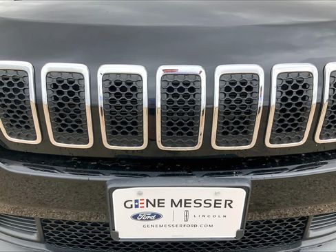 Used 2019 Jeep Cherokee Latitude Plus FWD image 30