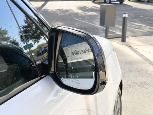 Used 2023 Land Rover Range Rover Autobiography image 13