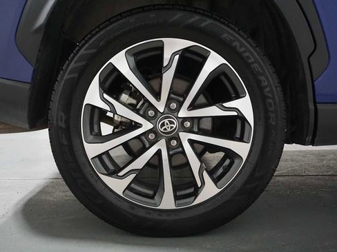 Used 2023 Toyota Corolla Cross XLE image 10