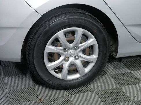 Used 2014 Hyundai Accent GS FWD image 11