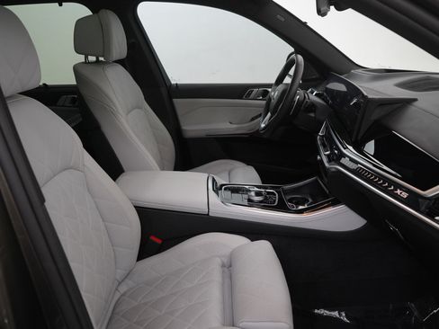 Used 2024 BMW X5 xDrive40i AWD/4WD image 11