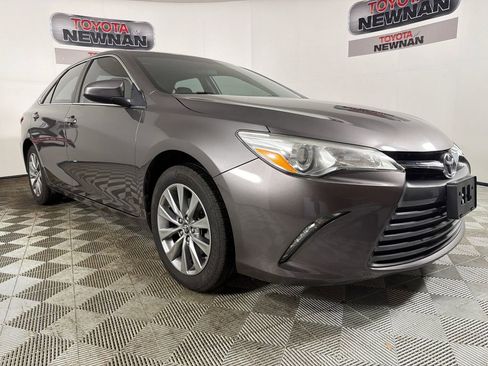 Used 2017 Toyota Camry XLE FWD image 1