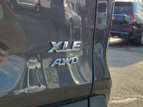 Used 2023 Toyota RAV4 XLE Premium image 8