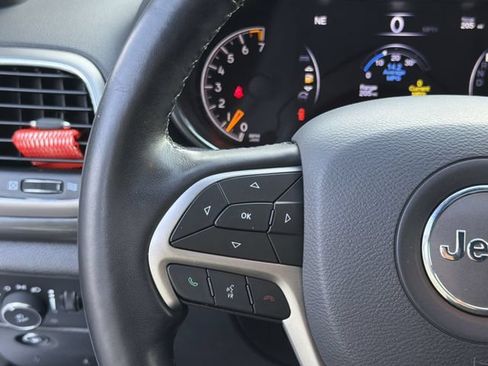 Used 2019 Jeep Grand Cherokee Altitude AWD/4WD image 25