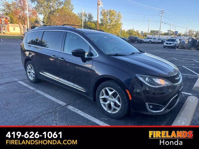 Used 2017 Chrysler Pacifica Touring-L Plus w/ Tire & Wheel Group FWD image 7