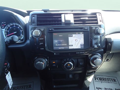 Used 2018 Toyota 4Runner TRD Off-Road Premium AWD/4WD image 17